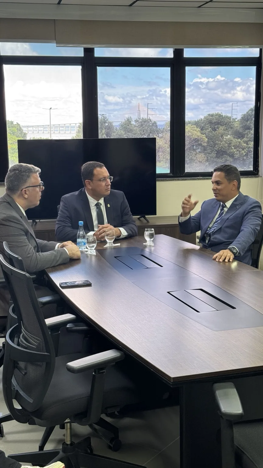 Diálogo institucional sobre contribuições para Manaus e internacionalização econômica.