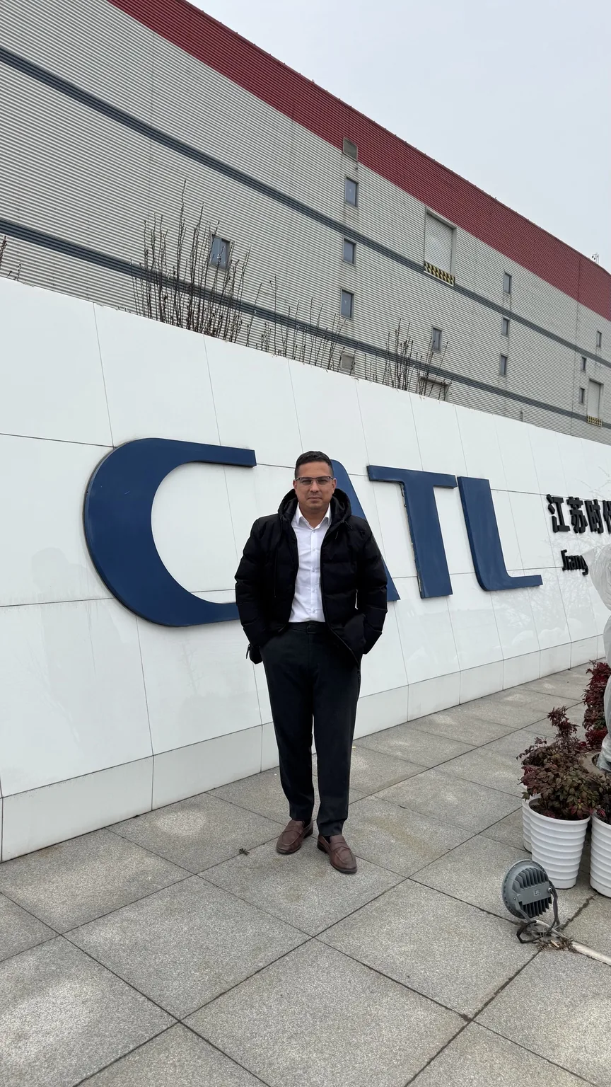 Agenda empresarial em unidade da CATL.