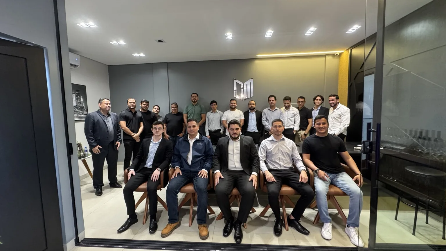 Equipe e empresários em agenda de missão empresarial.